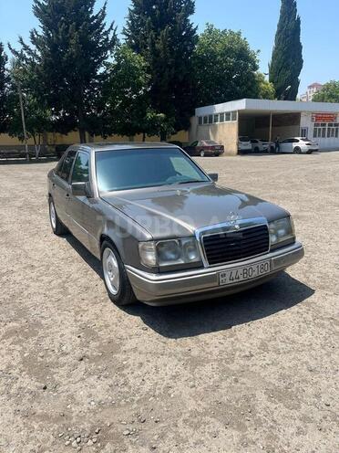 Mercedes 200 D-1