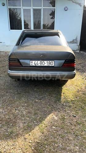 Mercedes 200 D-2