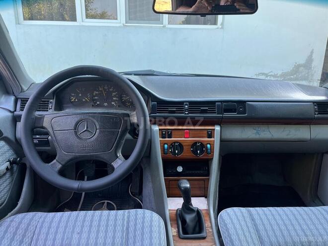 Mercedes 200 D-3