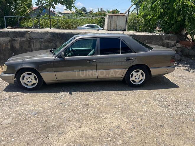 Mercedes 200 D-6