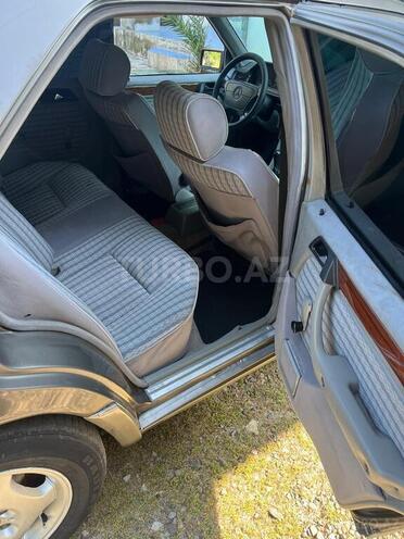 Mercedes 200 D-7