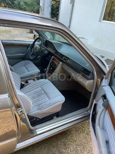 Mercedes 200 D-8