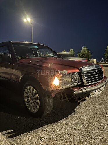 Mercedes 190-4