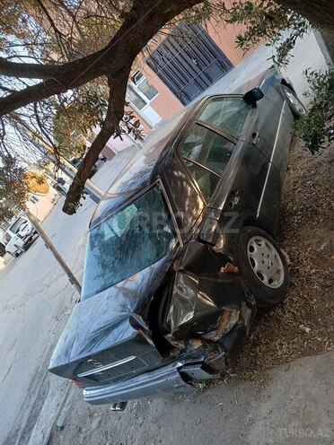 Mercedes E 200-4