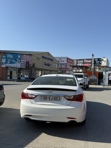 Hyundai Sonata-2