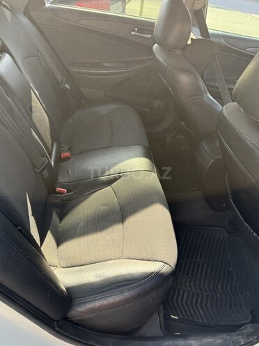 Hyundai Sonata-8
