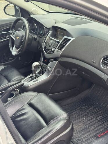 Chevrolet Cruze-12