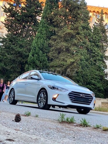 Hyundai Elantra-2