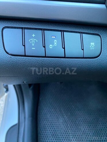 Hyundai Elantra-13