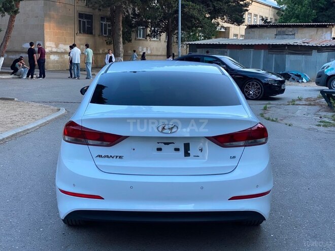 Hyundai Elantra-10