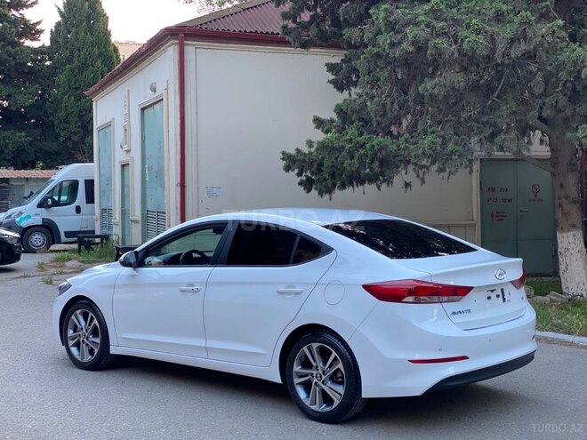 Hyundai Elantra-7