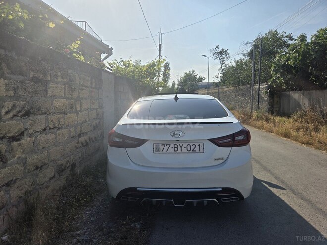 Hyundai Elantra-3