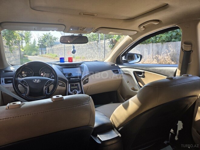 Hyundai Elantra-9