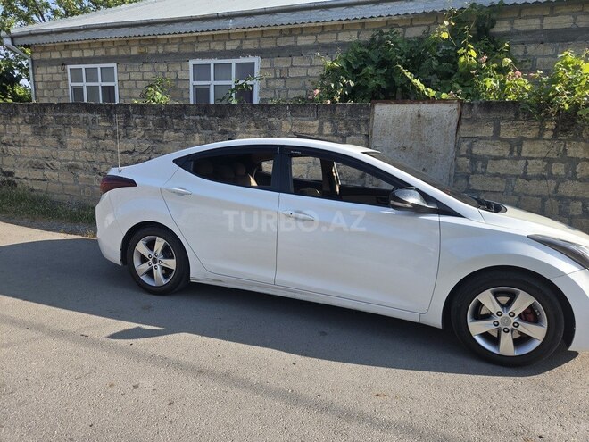 Hyundai Elantra-4