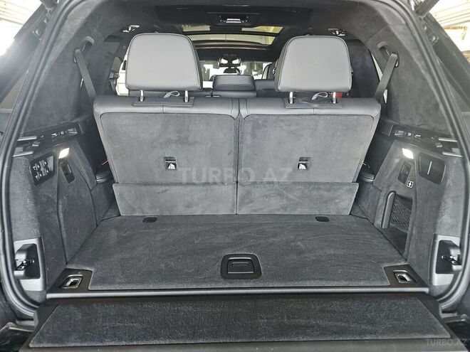 BMW X7-9