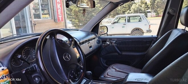 Mercedes ML 270-6