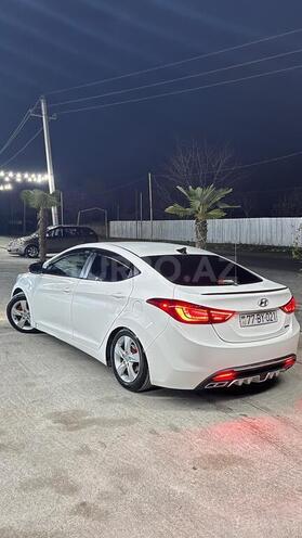Hyundai Elantra-15