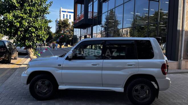 Mitsubishi Pajero io-9