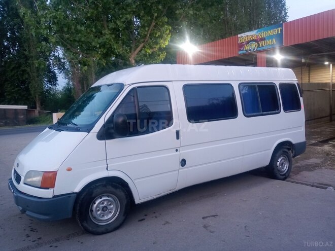 Ford Transit-8