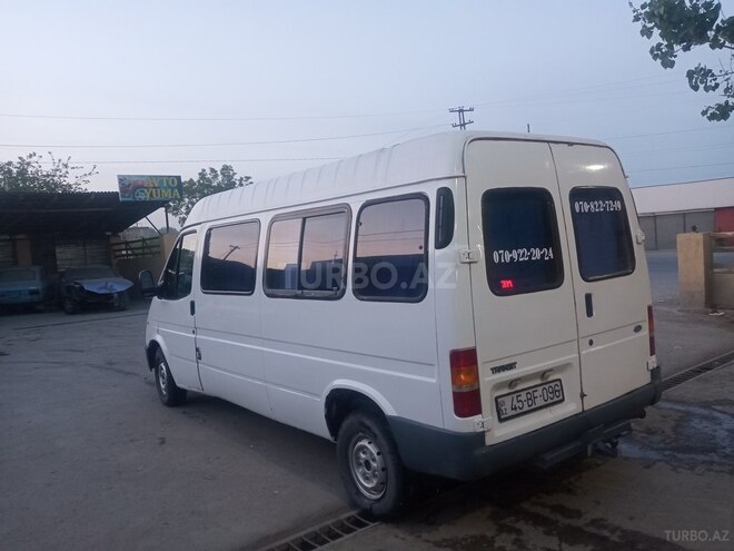Ford Transit-7