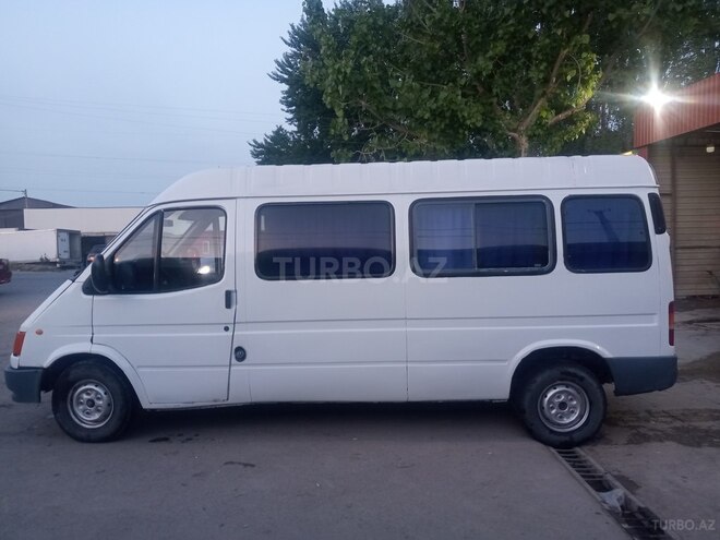 Ford Transit-6