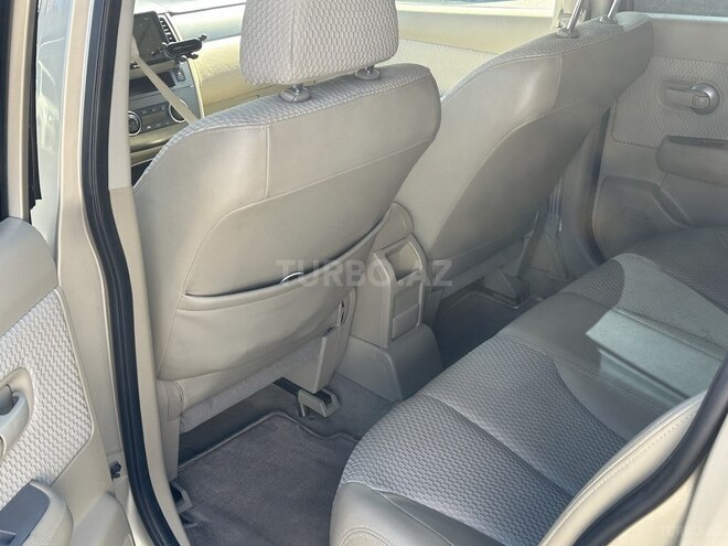 Nissan Tiida-6
