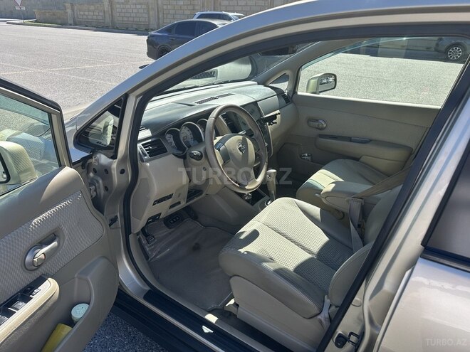 Nissan Tiida-4