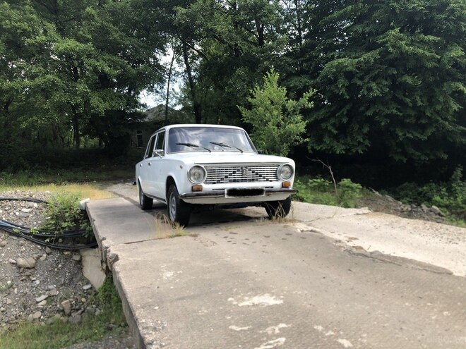 LADA (VAZ) 21011-1