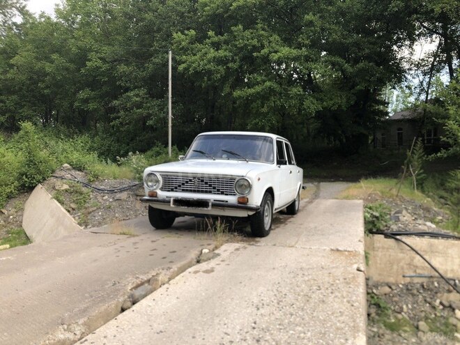 LADA (VAZ) 21011-2