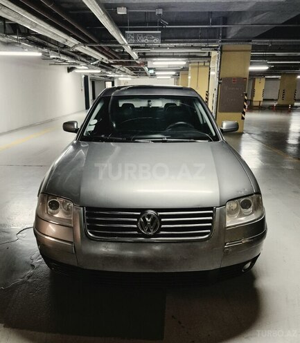 Volkswagen Passat-1