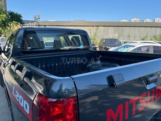 Mitsubishi L200-14