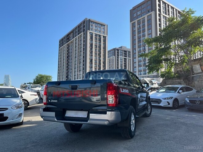 Mitsubishi L200-2