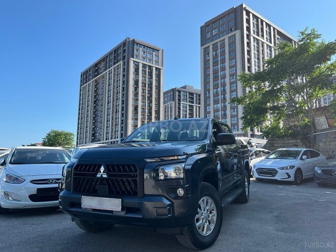 Mitsubishi L200-1