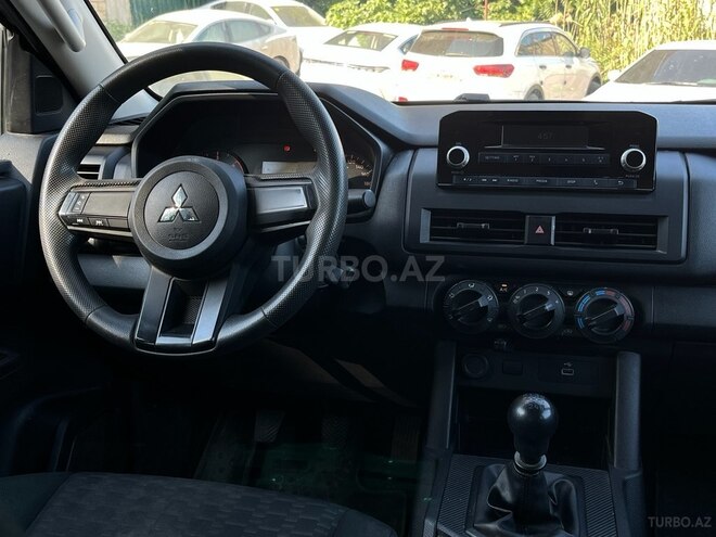 Mitsubishi L200-11