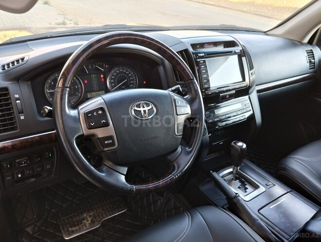 Toyota Land Cruiser-11