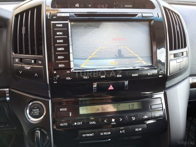 Toyota Land Cruiser-16
