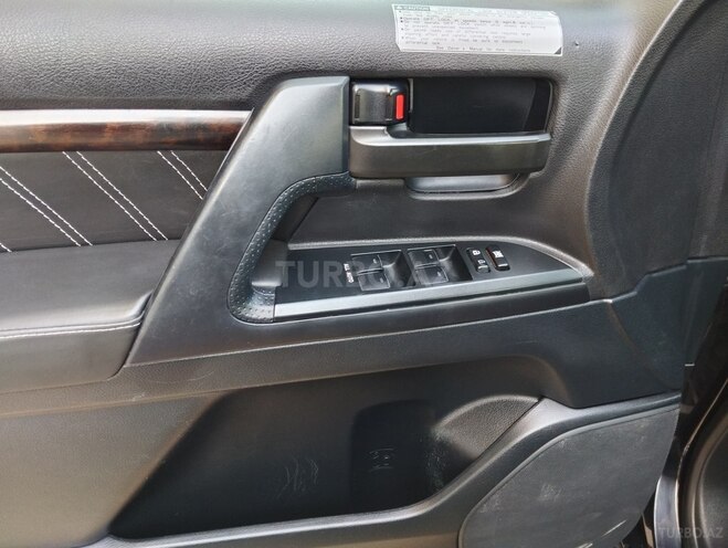 Toyota Land Cruiser-10
