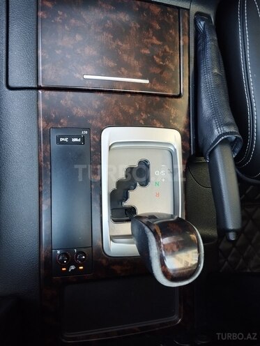 Toyota Land Cruiser-9