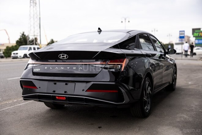 Hyundai Elantra-13