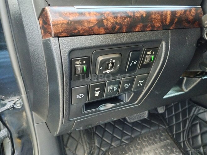 Toyota Land Cruiser-12