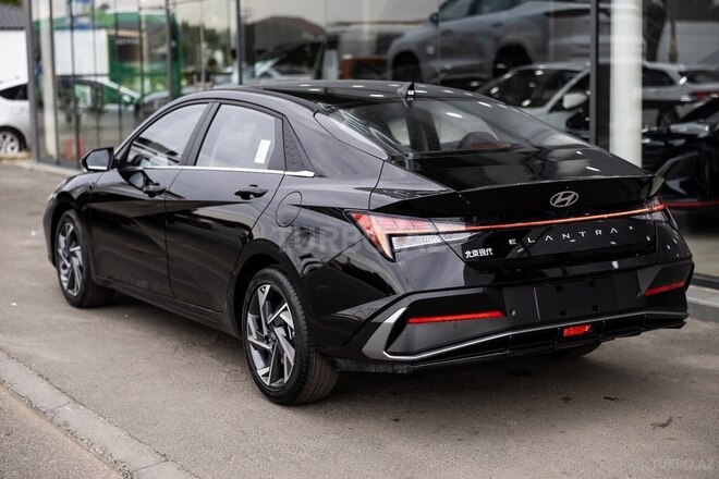 Hyundai Elantra-11