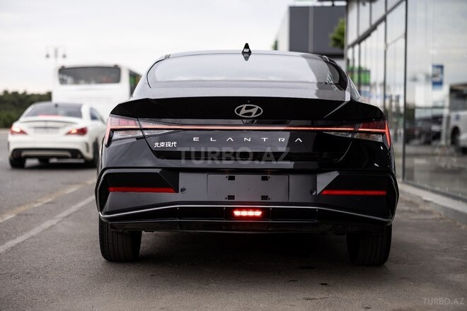 Hyundai Elantra-12
