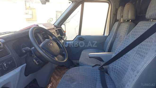 Ford Transit-5