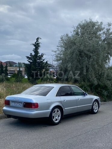 Audi A8-2