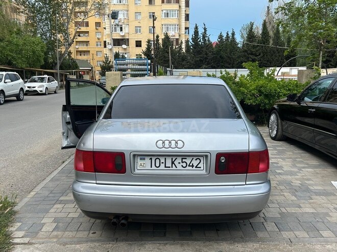 Audi A8-4