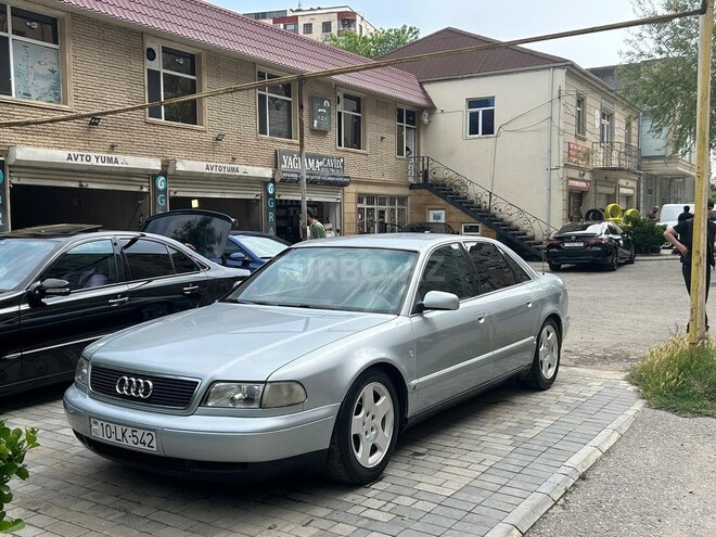 Audi A8-7