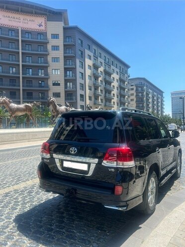 Toyota Land Cruiser-3