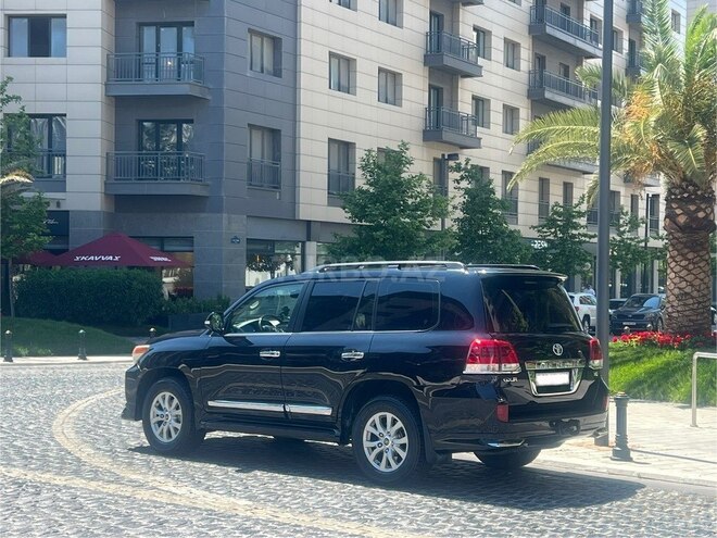 Toyota Land Cruiser-6
