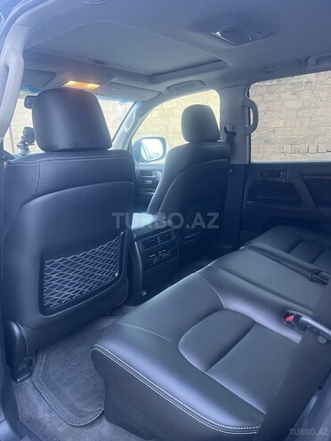 Toyota Land Cruiser-9