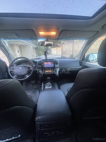 Toyota Land Cruiser-7